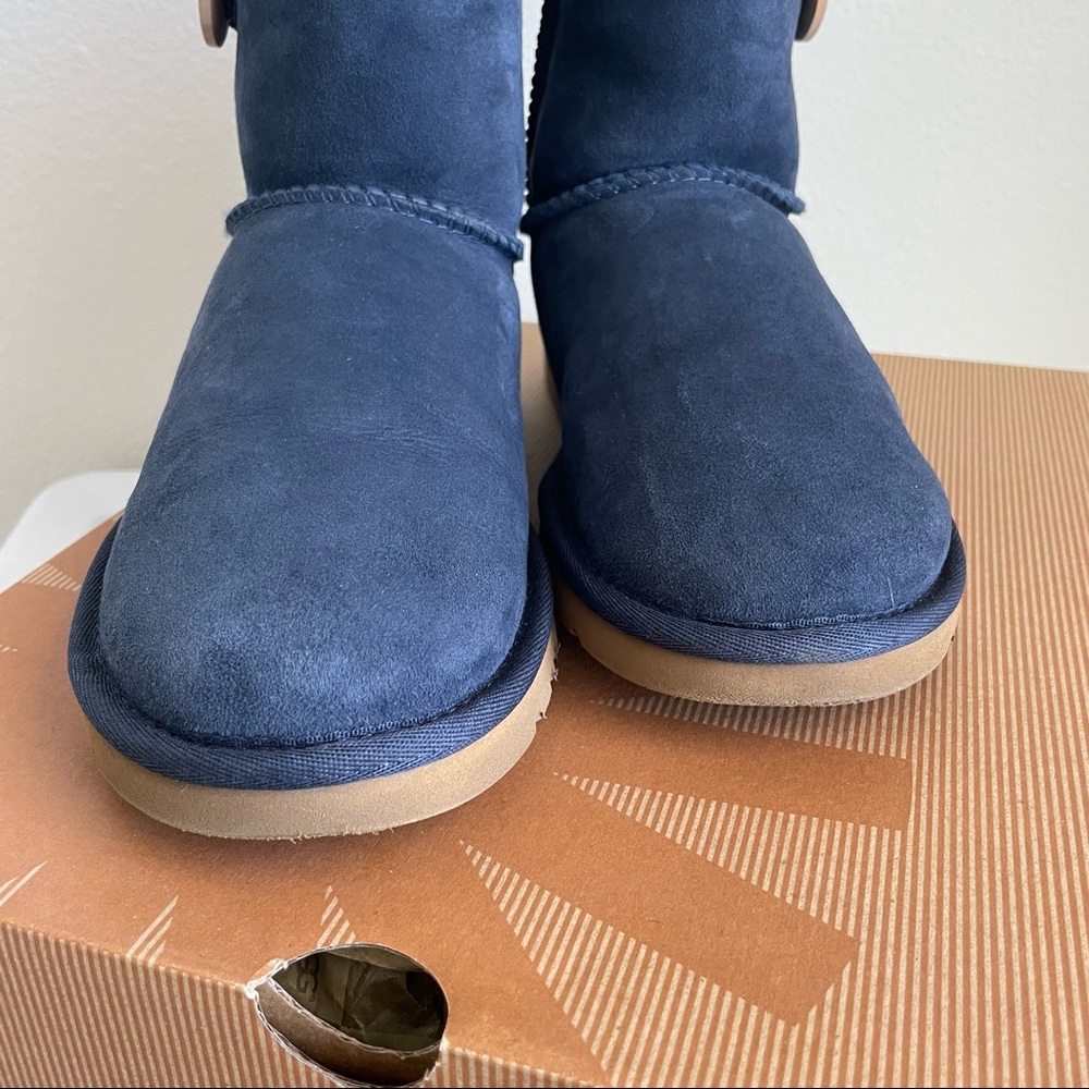 ugg • bailey button boot - Picture 5 of 10